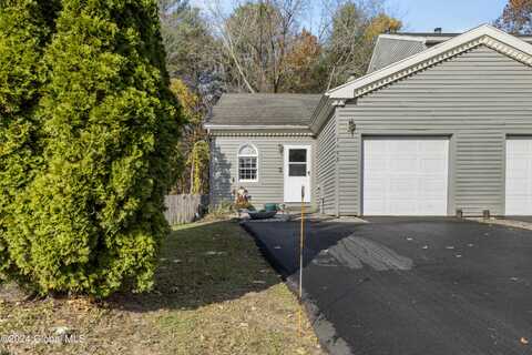 7092 Suzanne Lane, Guilderland, NY 12303