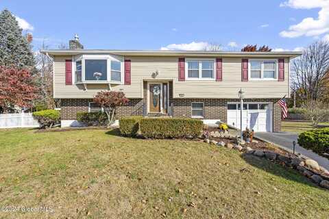 25 Criswood Drive, Colonie, NY 12205