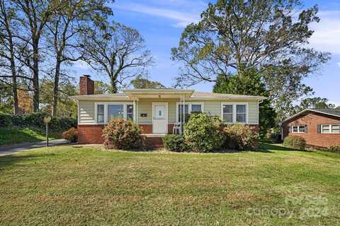 123 Fairground Avenue, Hendersonville, NC 28792