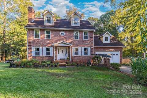 2131 Pinebrook Circle, Charlotte, NC 28208