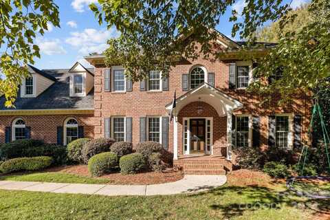 10707 Oak Pond Circle, Charlotte, NC 28277