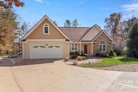 722 Chestnut Trail, Hendersonville, NC 28792