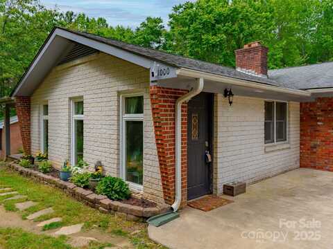 1000 Mountain View Church Road, Zirconia, NC 28790