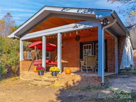 1000 Mountain View Church Road, Zirconia, NC 28790