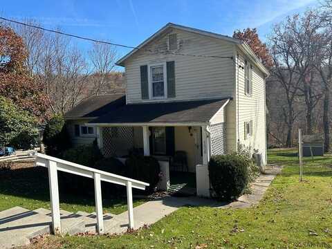 136 Lunen Street, Hollsopple, PA 15935