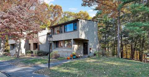 2 Gillette Court, Simsbury, CT 06119