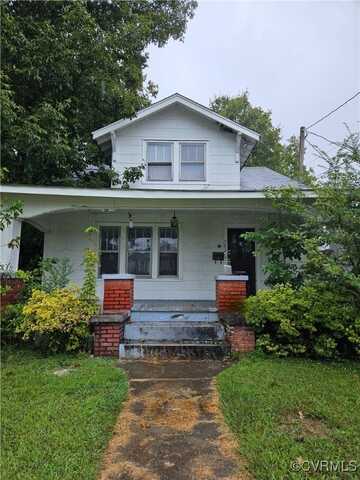 302 N High Street, Blackstone, VA 23824