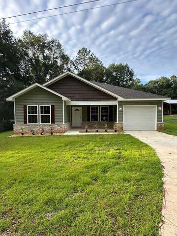 916 County Rd 60, Skipperville, AL 36374