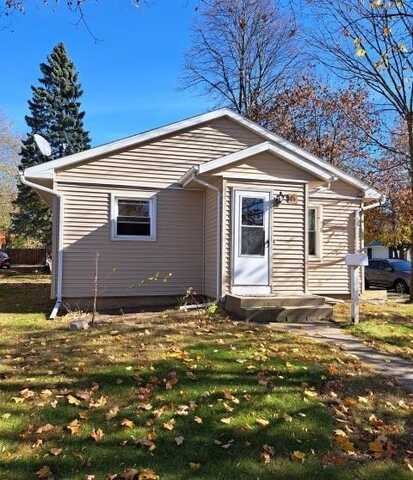 606 N 4th Ave, Sturgeon Bay, WI 54235