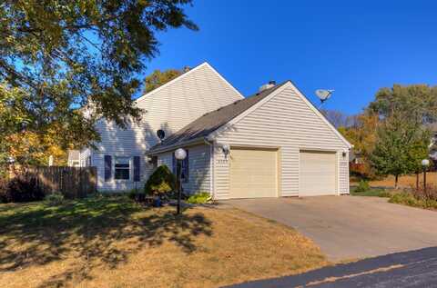 8709 Clover Lane, Urbandale, IA 50322