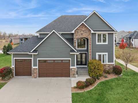 8912 Valley Parkway, Johnston, IA 50131