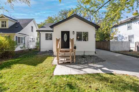 2014 E 13th Street, Des Moines, IA 50316