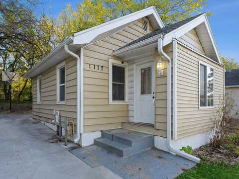 1117 14th Place, Des Moines, IA 50314