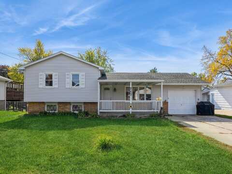 717 S 5th Avenue E, Newton, IA 50208