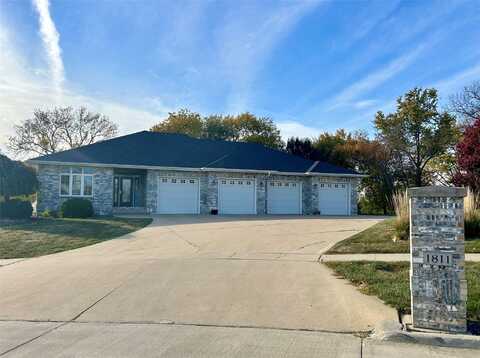 1811 Apple Lane, Indianola, IA 50125