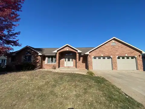 6121 Willow Brook, Dubuque, IA 52002