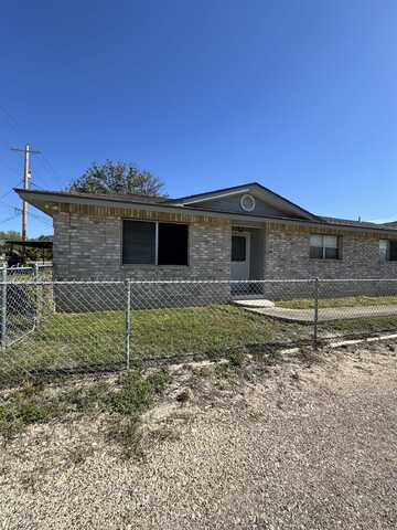 402 W 10th, Del Rio, TX 78840