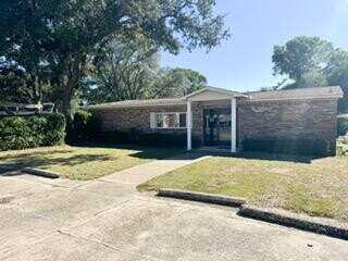 220 NE Hospital Drive, Fort Walton Beach, FL 32548