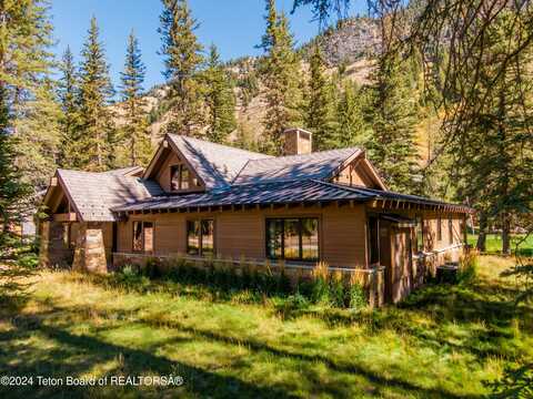 15480 S WAGON Road, Hoback Jct., WY 83001