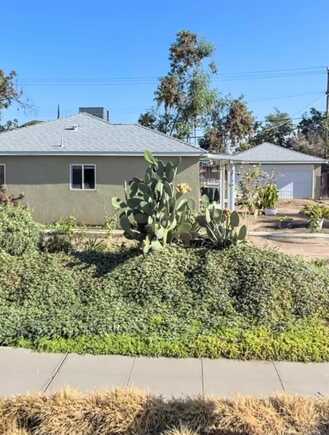 4613 Clinton Avenue E, Fresno, CA 93703