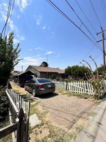 404 San Joaquin Street W, Avenal, CA 93204