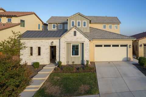 4477 Vineyard Drive, Madera, CA 93636