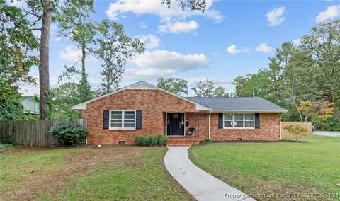 304 W Elwood Avenue, Raeford, NC 28376