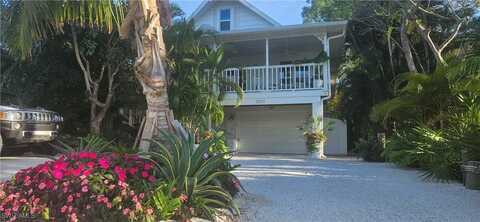 2832 Weeks Avenue, Naples, FL 34112