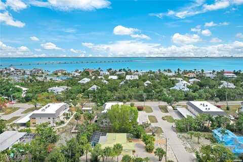 1125 Captains Walk Street, Sanibel, FL 33957