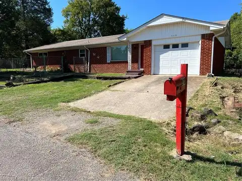 210 Stone AVE, Poteau, OK 74953