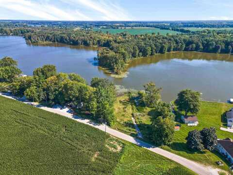 9094 N Steinbarger Lake Road, Wawaka, IN 46794