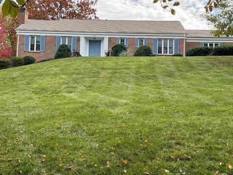 105 WOODLAND DR, STAUNTON, VA 24401