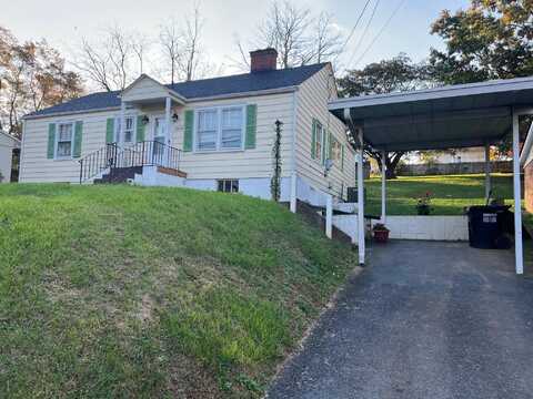 2230 W BEVERLEY ST, STAUNTON, VA 24401