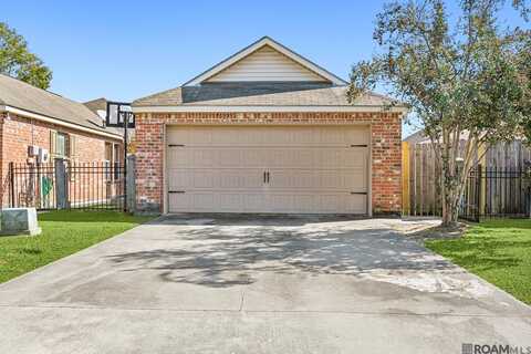 743 Sedona Pines Dr, Baton Rouge, LA 70816