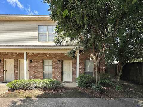 818 MEADOW BEND DR, Baton Rouge, LA 70820