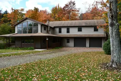 1590 LEE Road, Waterford, PA 16441