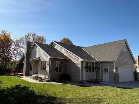 2828 Lakewood Circle, Grand Island, NE 68801