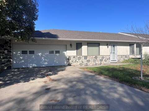 1307 New Towne Dr, Central City, NE 68826