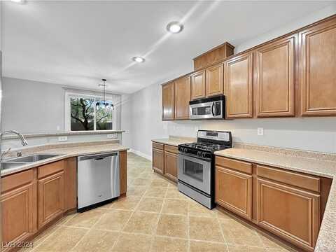 21 Red Oak Canyon Street, Henderson, NV 89012