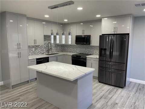 2720 Beaver Creek Court, Las Vegas, NV 89117