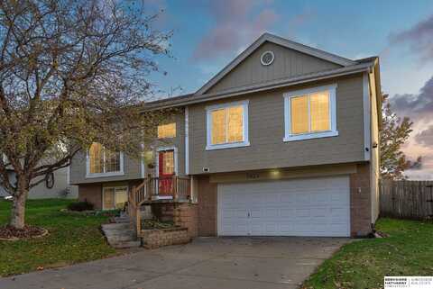 7823 Howell Street, Omaha, NE 68122