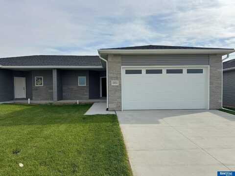 5900 Loxton Street, Lincoln, NE 68526