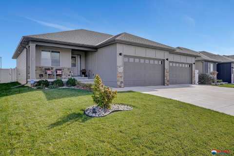 610 N 105th Street, Lincoln, NE 68527