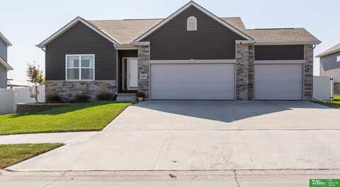 5209 Lynnwood Drive, Papillion, NE 68133