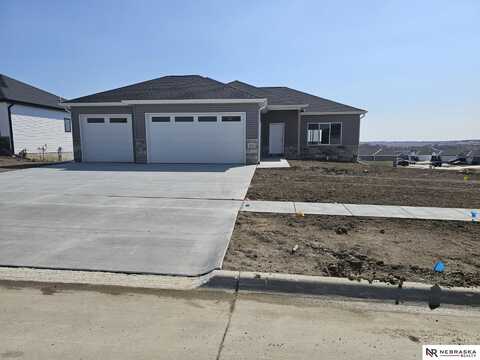 215 Kristi Lane, Hickman, NE 68372