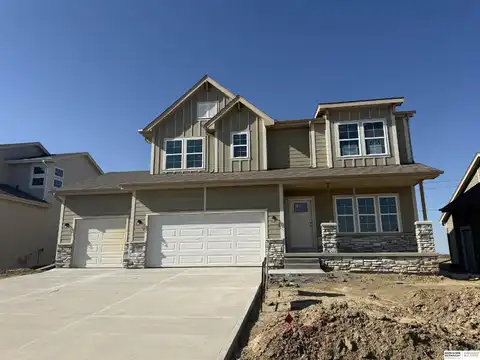 18458 Palisades Drive, Omaha, NE 68136