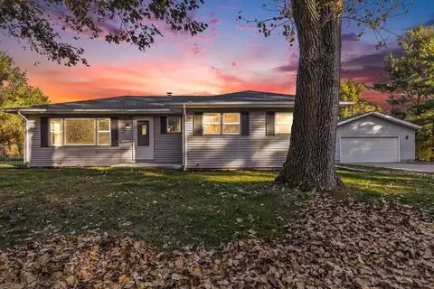 27862 Pine Lake Street, Edwardsburg, MI 49112