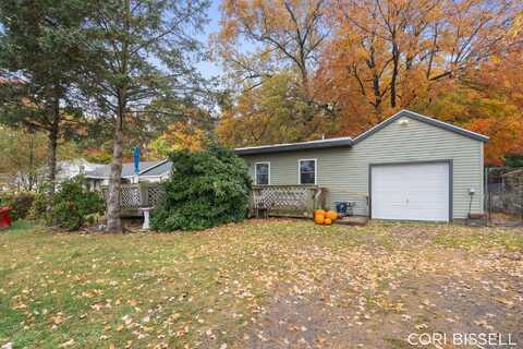 890 E Norton Avenue, Norton Shores, MI 49444