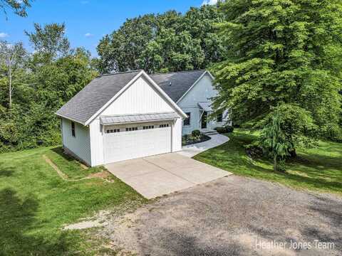 8475 Squires Street NE, Rockford, MI 49341