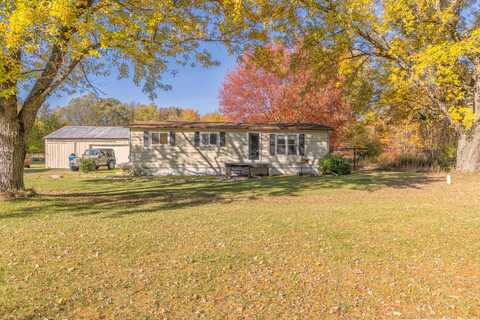 653 106th Avenue, Plainwell, MI 49080